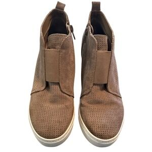 Steve Madden Tan Wedge Perforated Leather Upper Sneakers Sz 8 Casual Faux‎ Suede